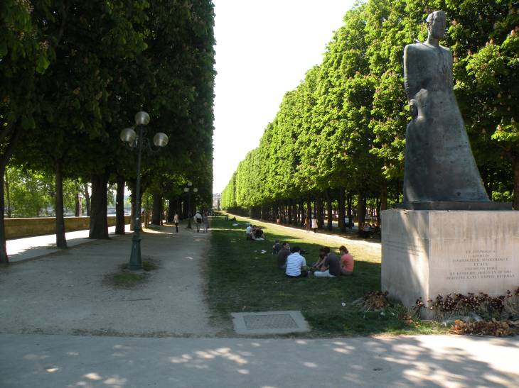  espace vert le long de la Seine